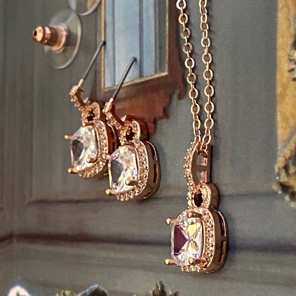 NWT Rose Gold Diamond Pendant Necklace & Earring Set - Picture 4 of 7